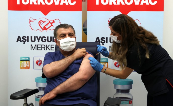 Sağlık Bakanı Koca  Turkovac aşısı oldu